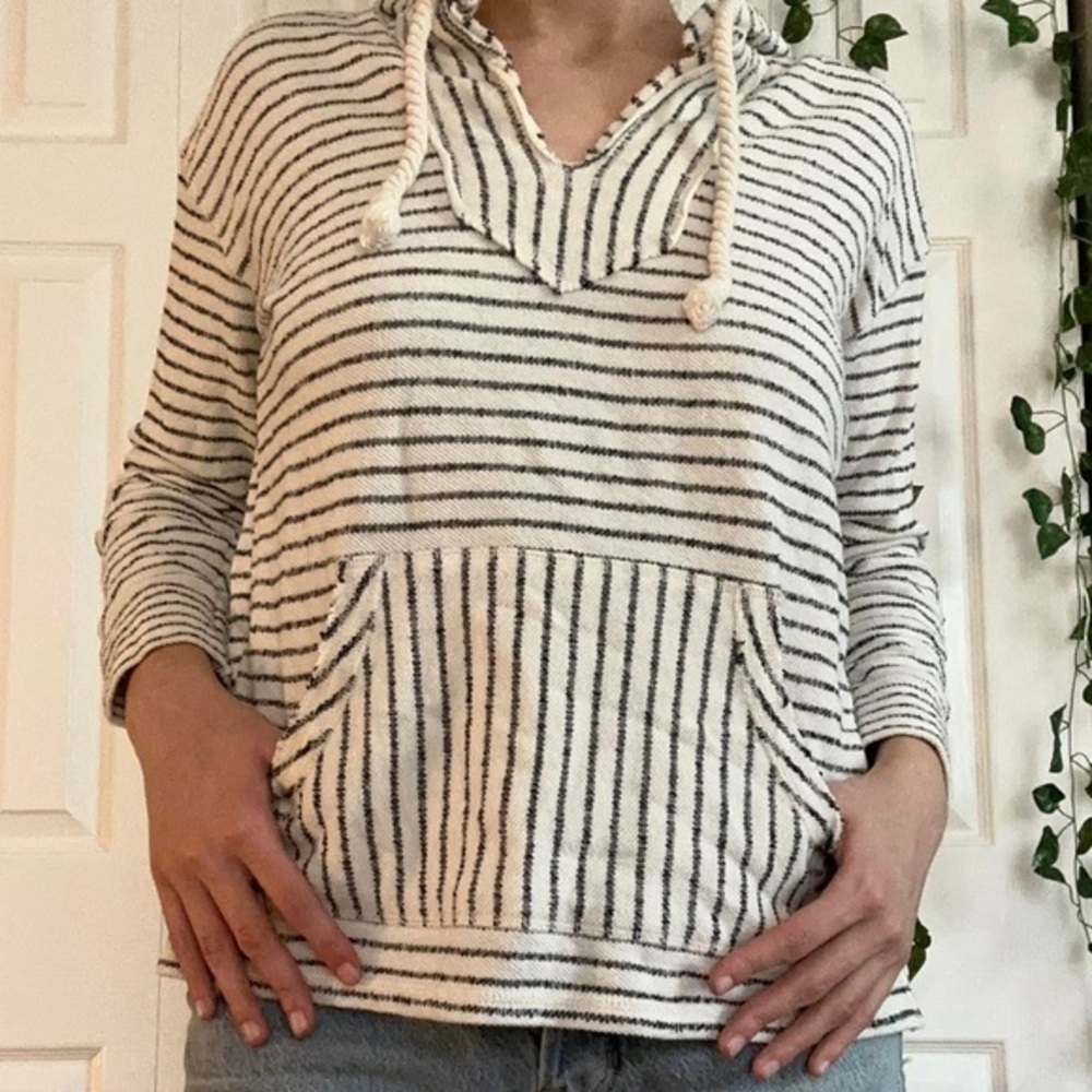 BILLABONG BLACK AND WHITE STRIPED HOODIE PULLOVER